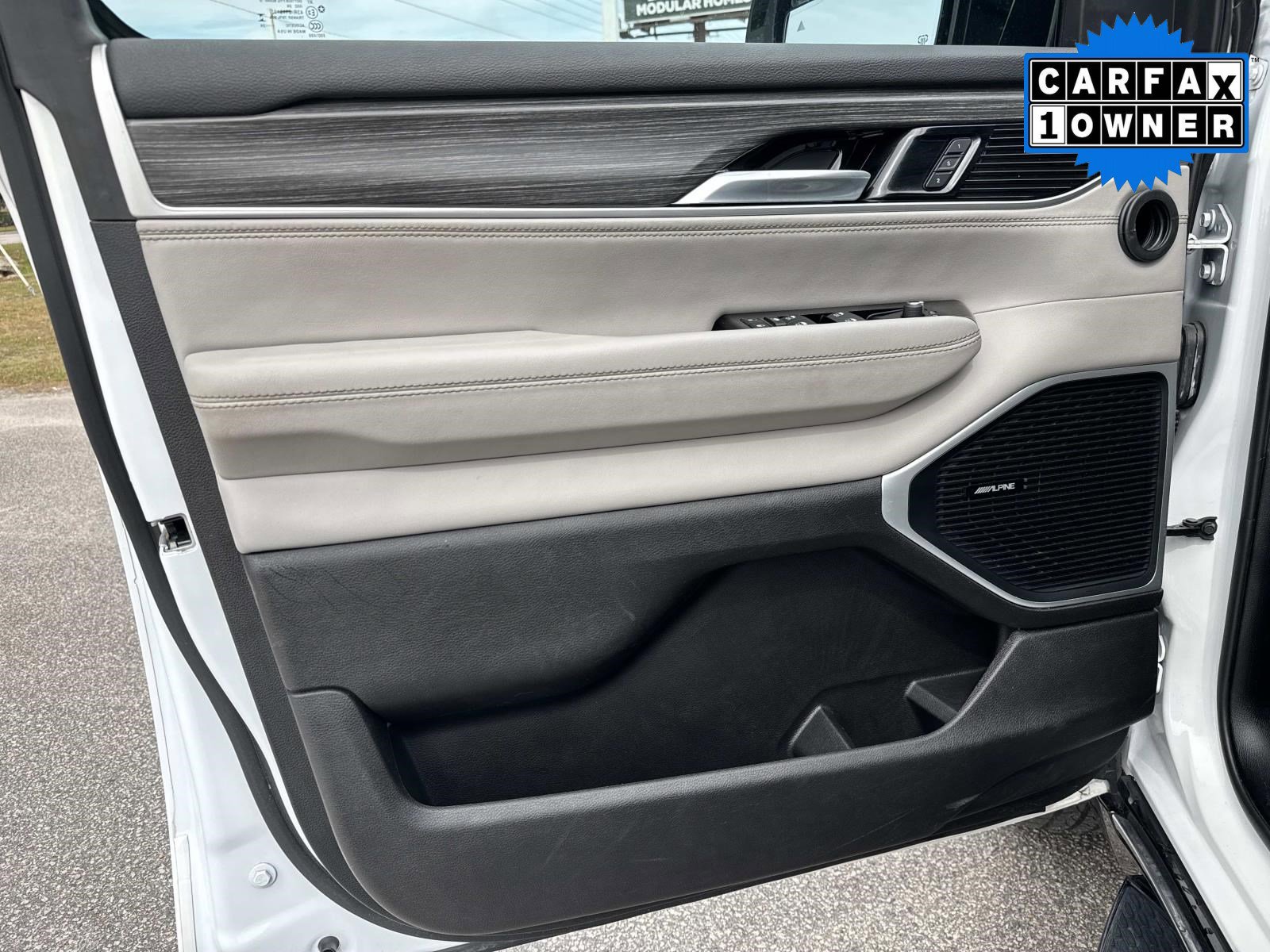 Used 2024 Jeep Wagoneer Series II w/ Flexible Seating Group RWD image 21