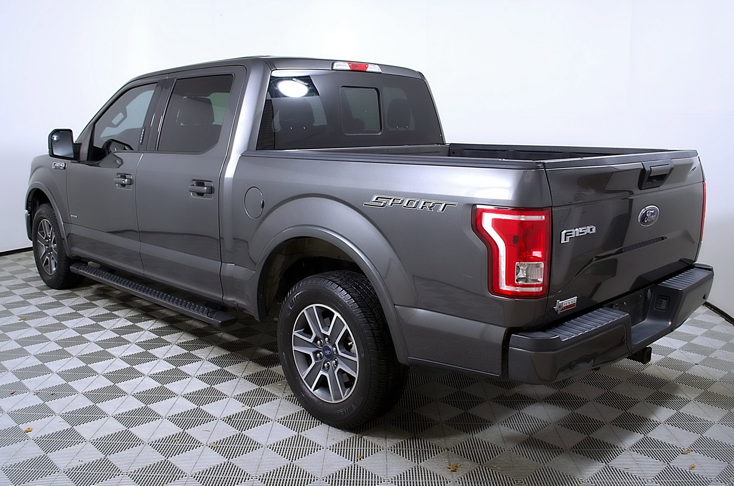 Used 2016 Ford F150 XLT w/ Equipment Group 302A Luxury image 9