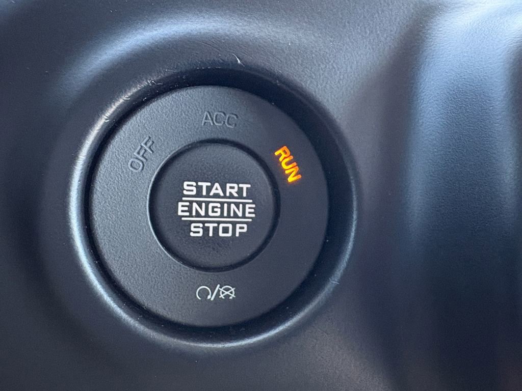 Used 2022 Jeep Wrangler Unlimited Sahara w/ Cold Weather Group AWD/4WD image 15