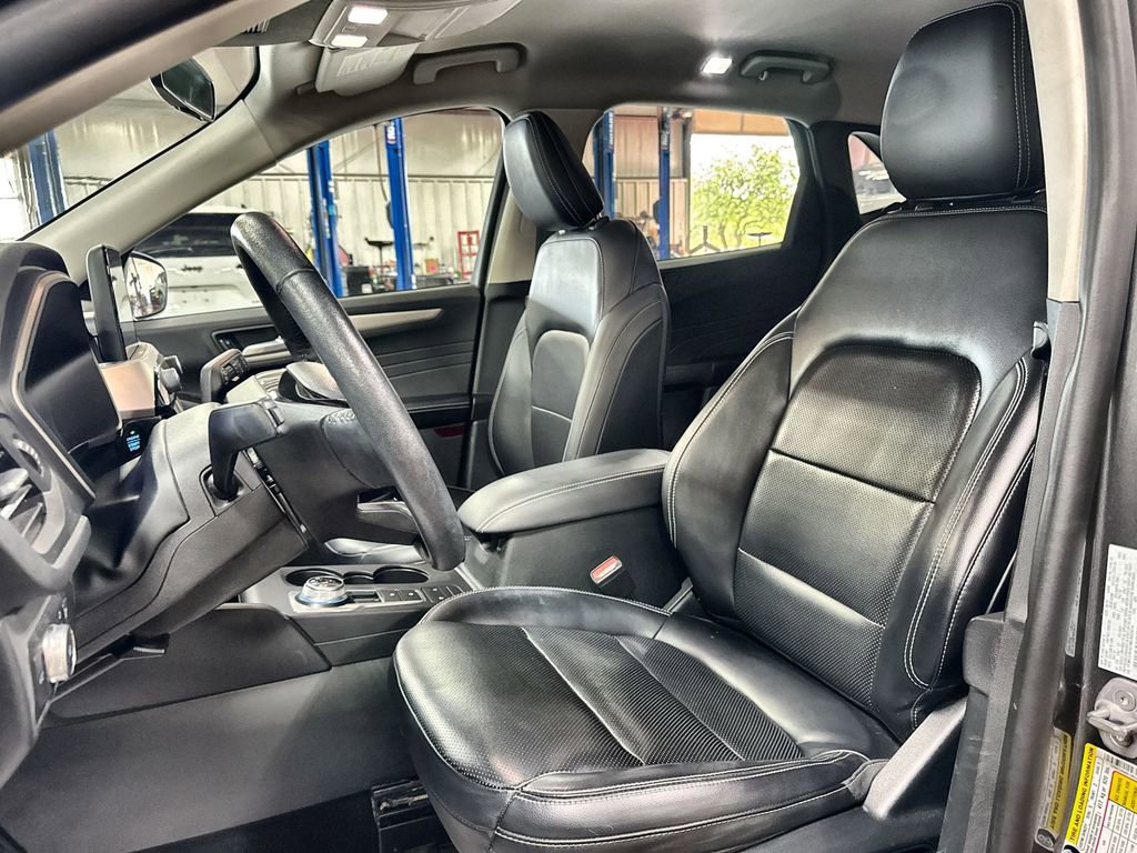 Used 2021 Ford Escape SEL w/ Technology Package image 12