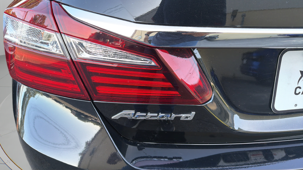 Used 2016 Honda Accord Touring image 31