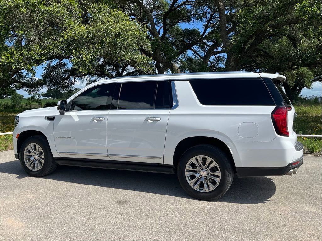 Used 2023 GMC Yukon XL Denali AWD/4WD image 7