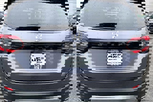 Used 2025 Honda Pilot Touring image 7