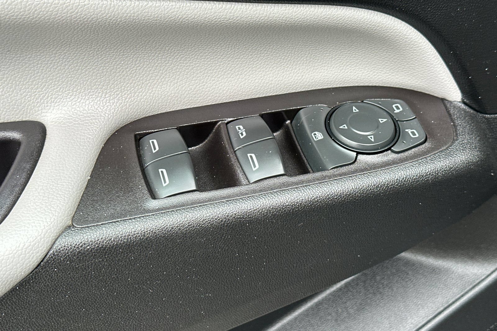 Certified 2020 Chevrolet Equinox LS AWD/4WD image 12