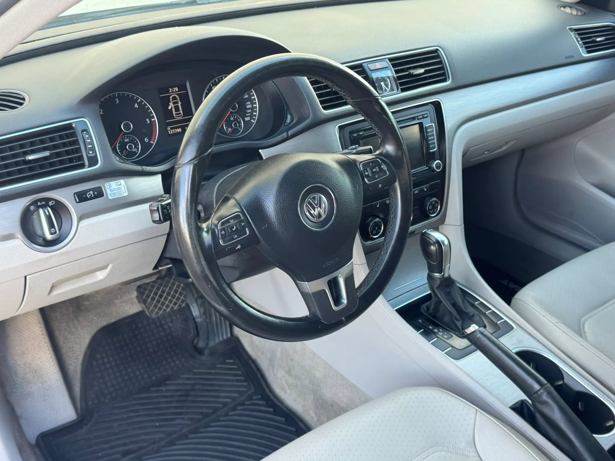 Used 2014 Volkswagen Passat TDI SE FWD image 11