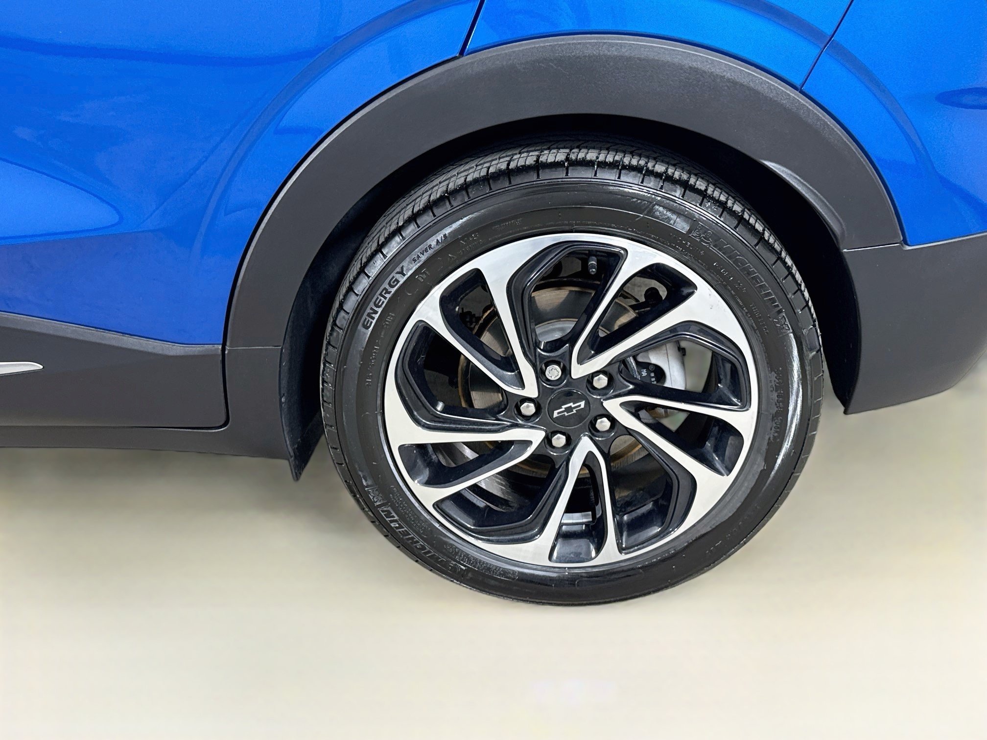 Used 2023 Chevrolet Bolt EUV Premier w/ Sun & Sound Package FWD image 32