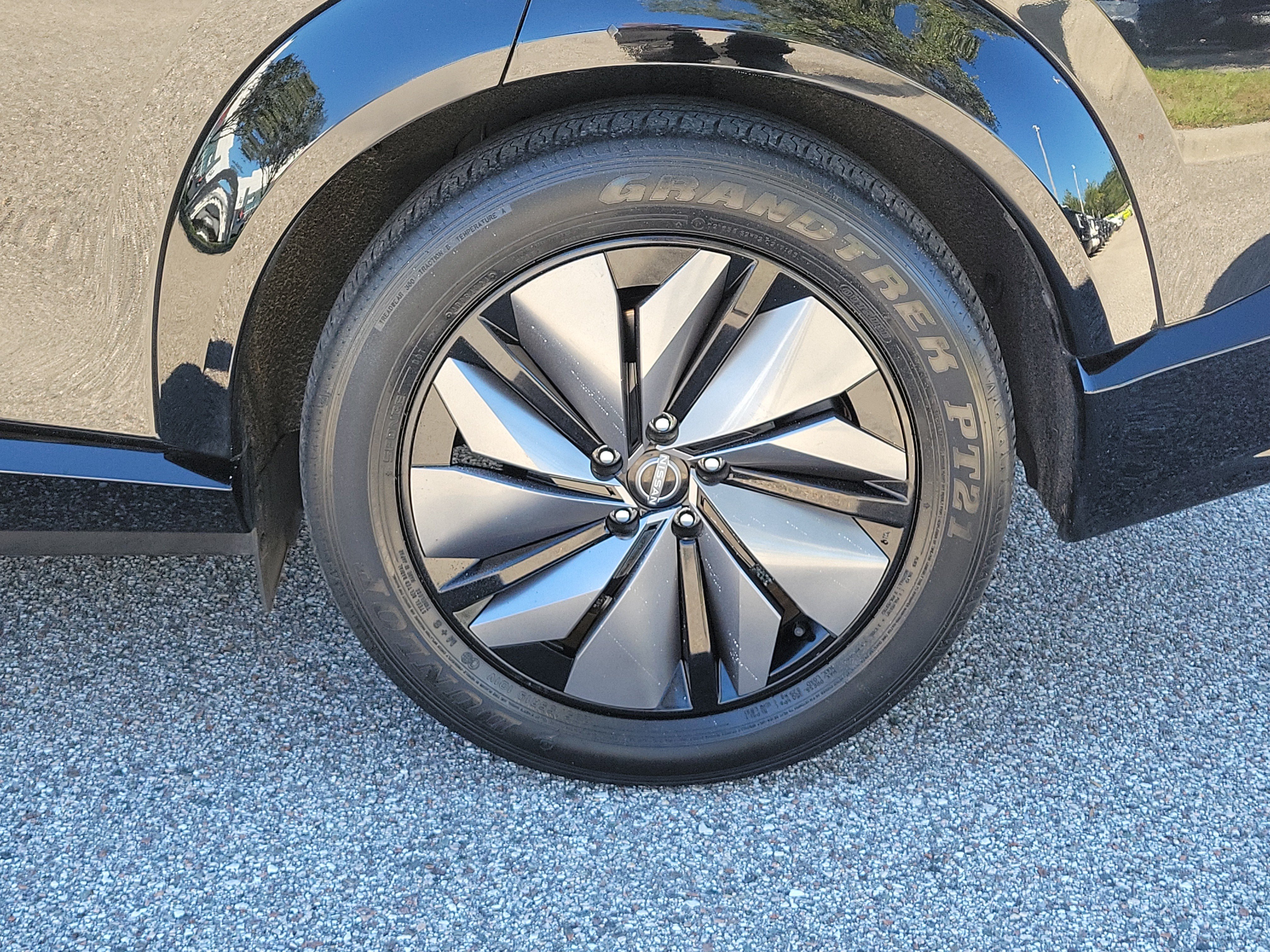 Certified 2025 Nissan Ariya AWD image 9