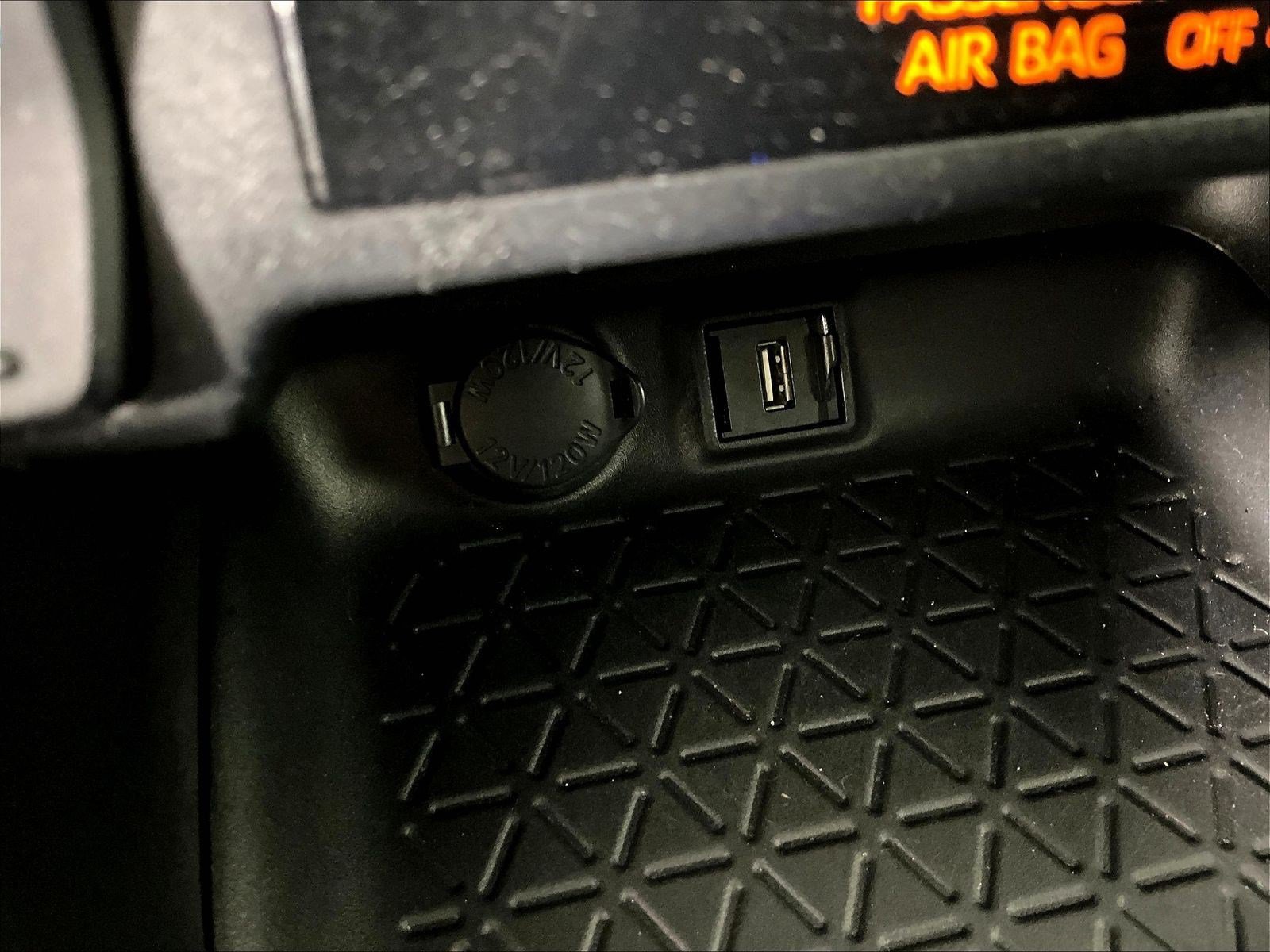 Used 2022 Toyota RAV4 XLE FWD image 16