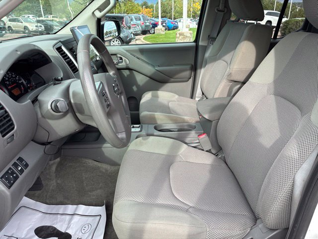 Used 2013 Nissan Frontier SV w/ SV Value Truck Pkg AWD/4WD image 5
