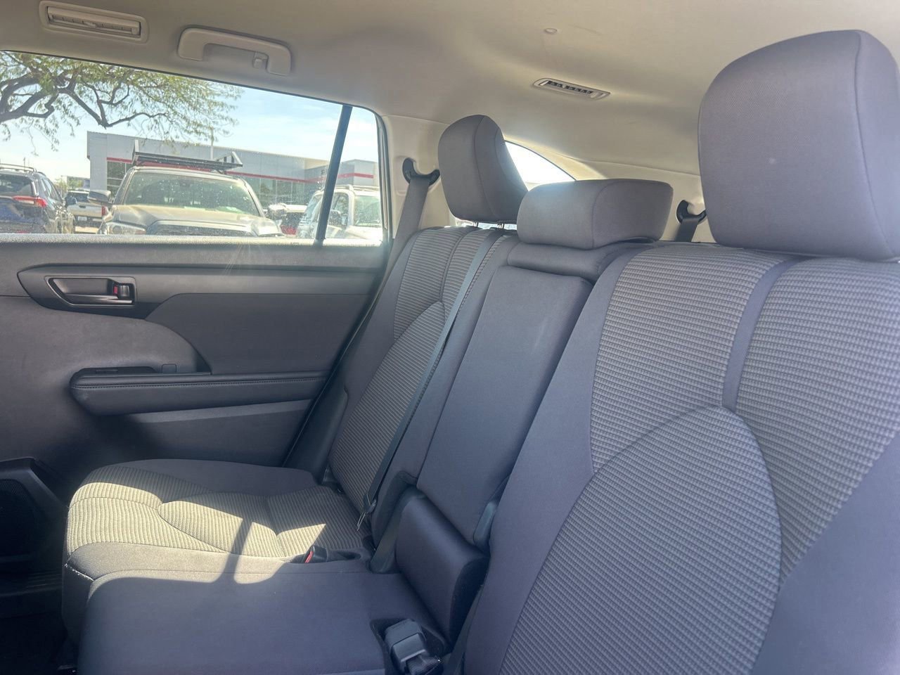 Used 2025 Toyota Highlander LE image 8