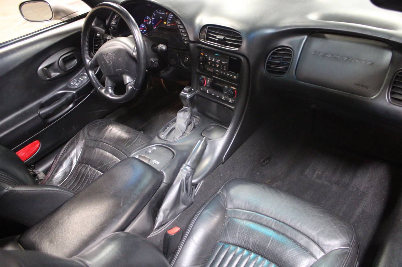 Used 2001 Chevrolet Corvette Coupe w/ Preferred Equipment Group2 RWD image 28