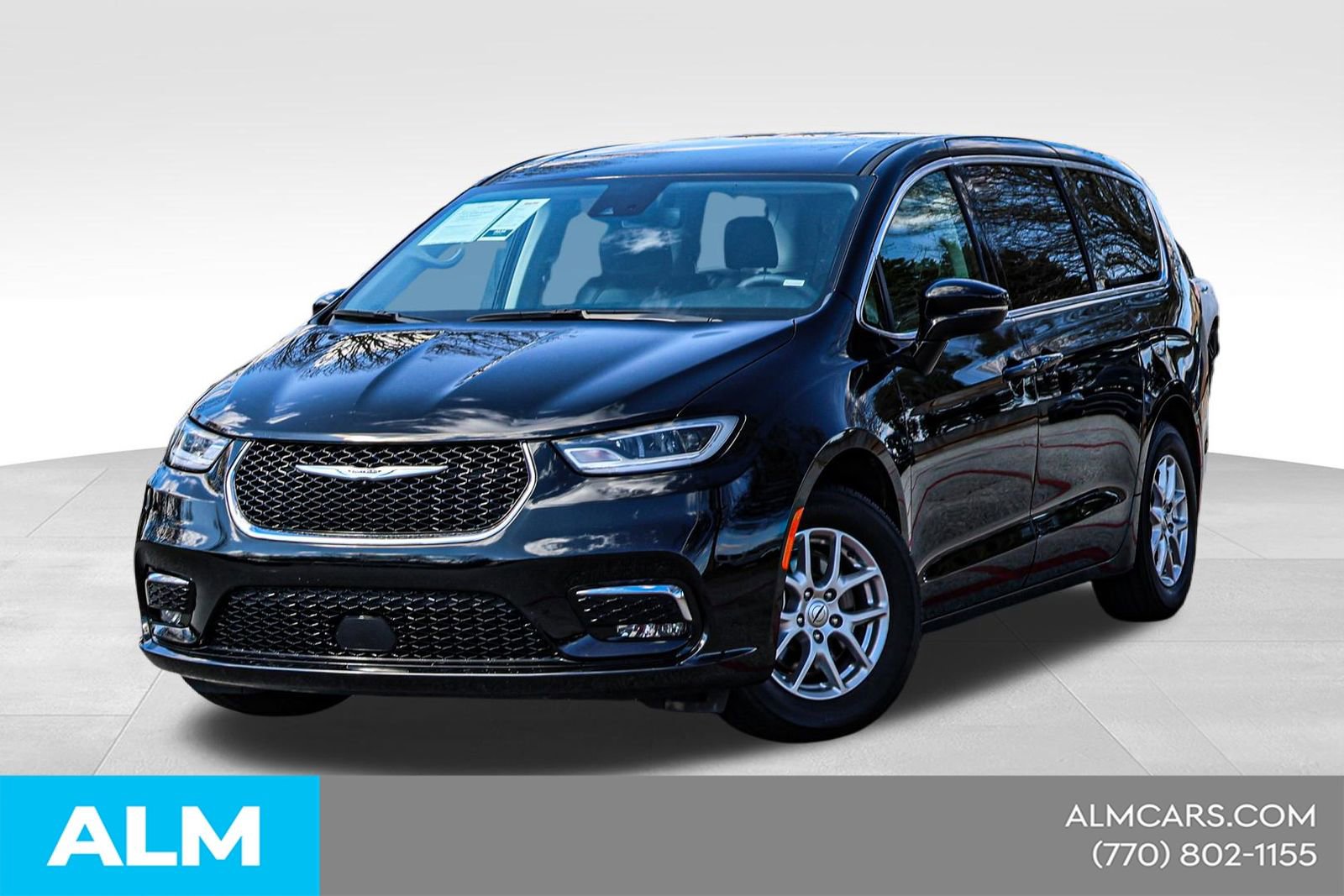 Used 2024 Chrysler Pacifica Touring-L FWD image 1
