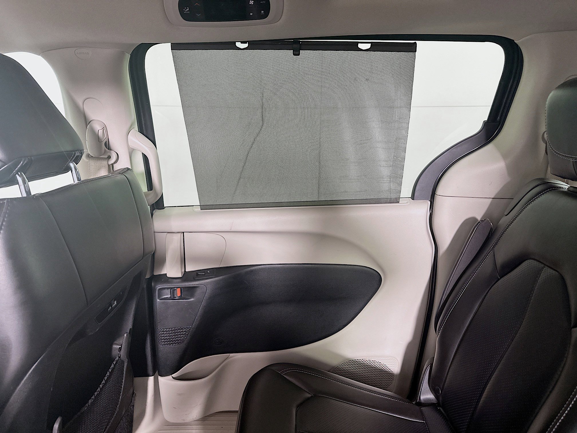 Used 2023 Chrysler Pacifica Touring-L image 24