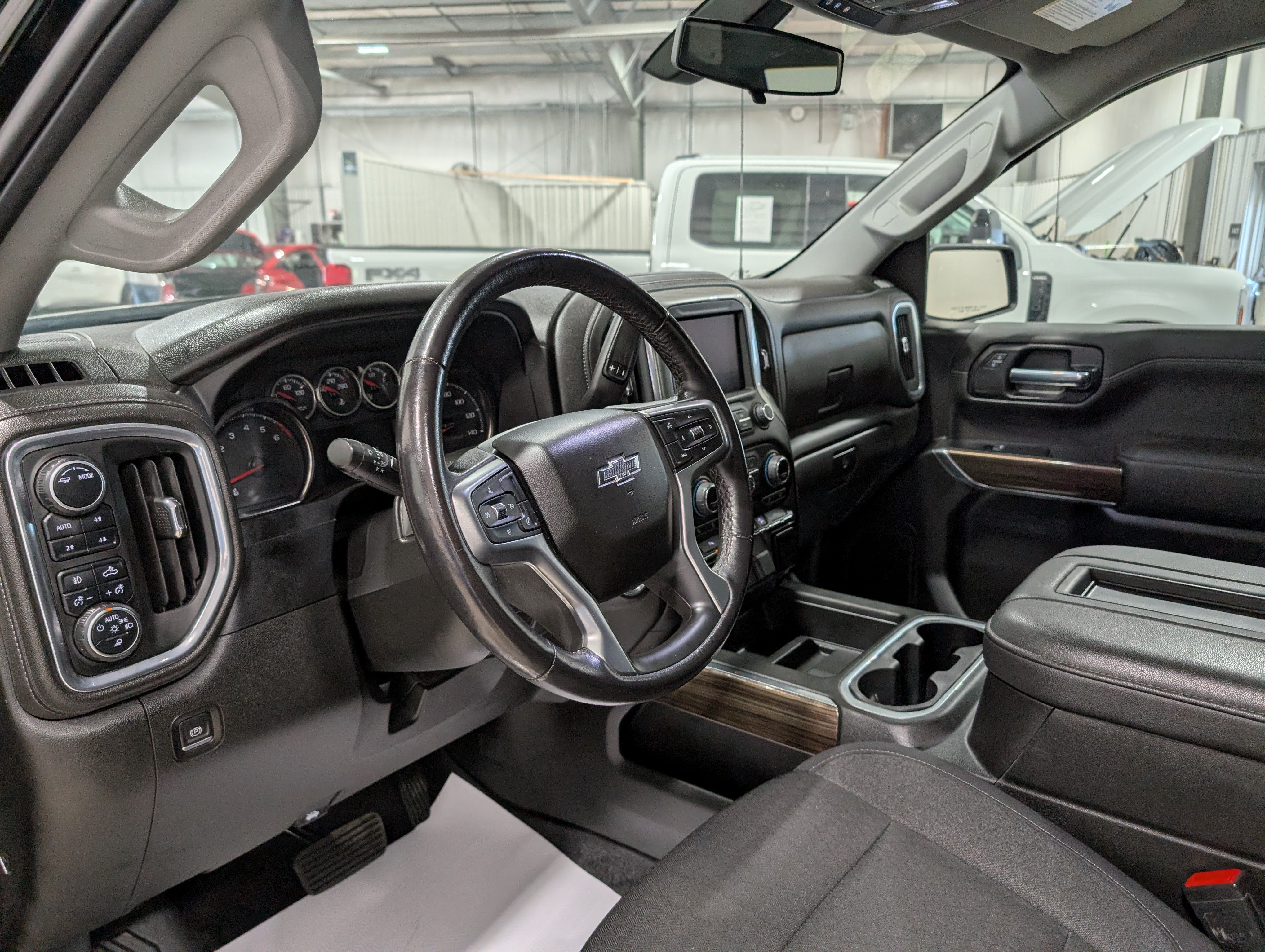 Used 2022 Chevrolet Silverado 1500 LT Trail Boss w/ Safety Package AWD/4WD image 16