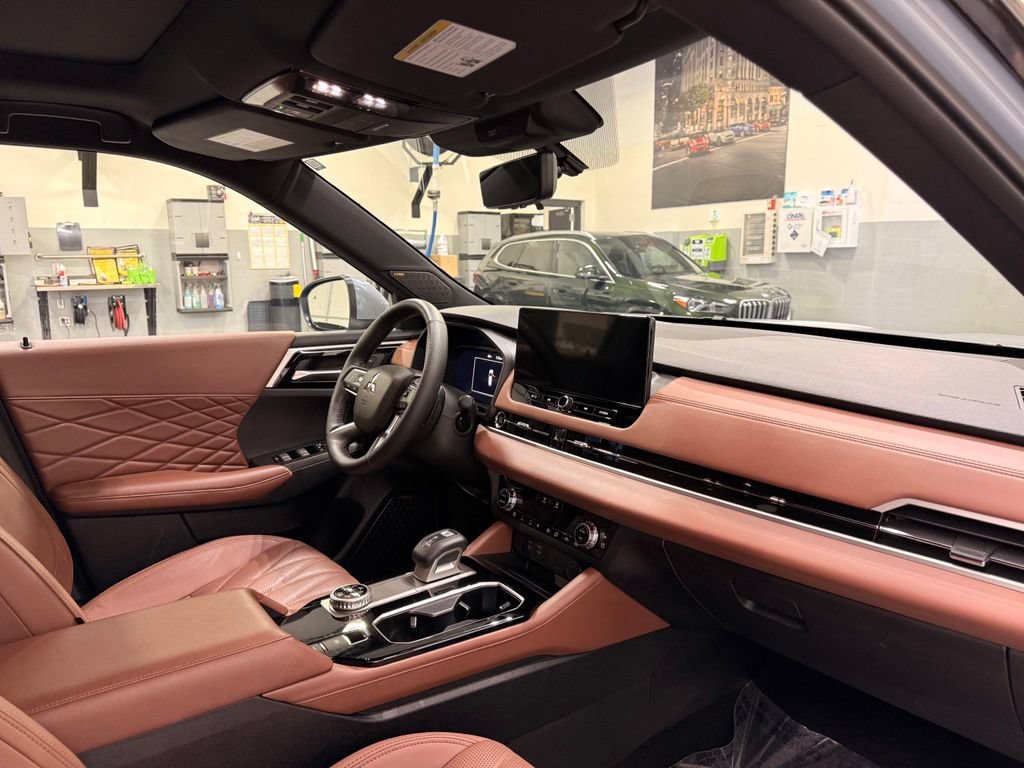 Used 2025 Mitsubishi Outlander SEL AWD/4WD image 29