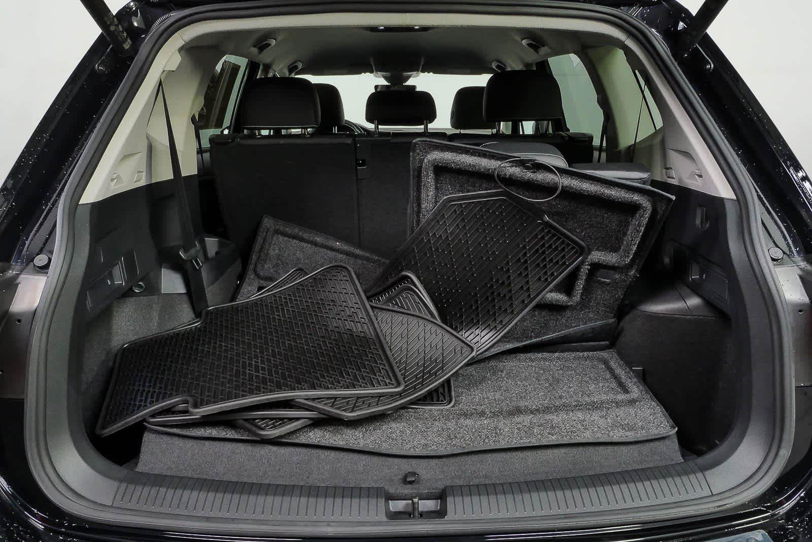 Certified 2024 Volkswagen Tiguan SE FWD image 29
