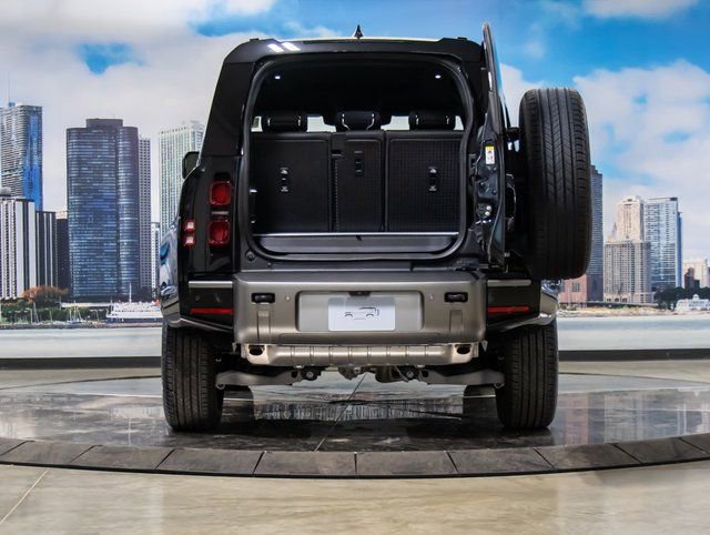 Certified 2025 Land Rover Defender 90 X-Dynamic SE image 12