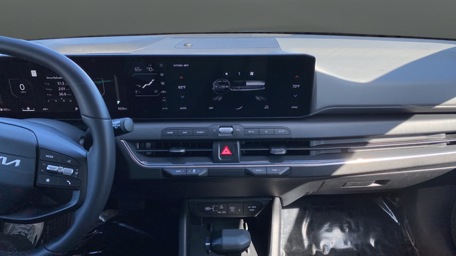 Certified 2025 Kia K4 GT-Line Turbo FWD image 12