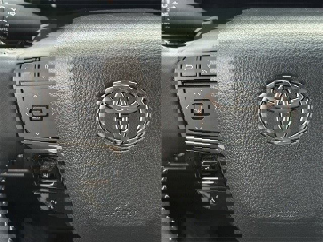 Used 2025 Toyota Camry SE image 14