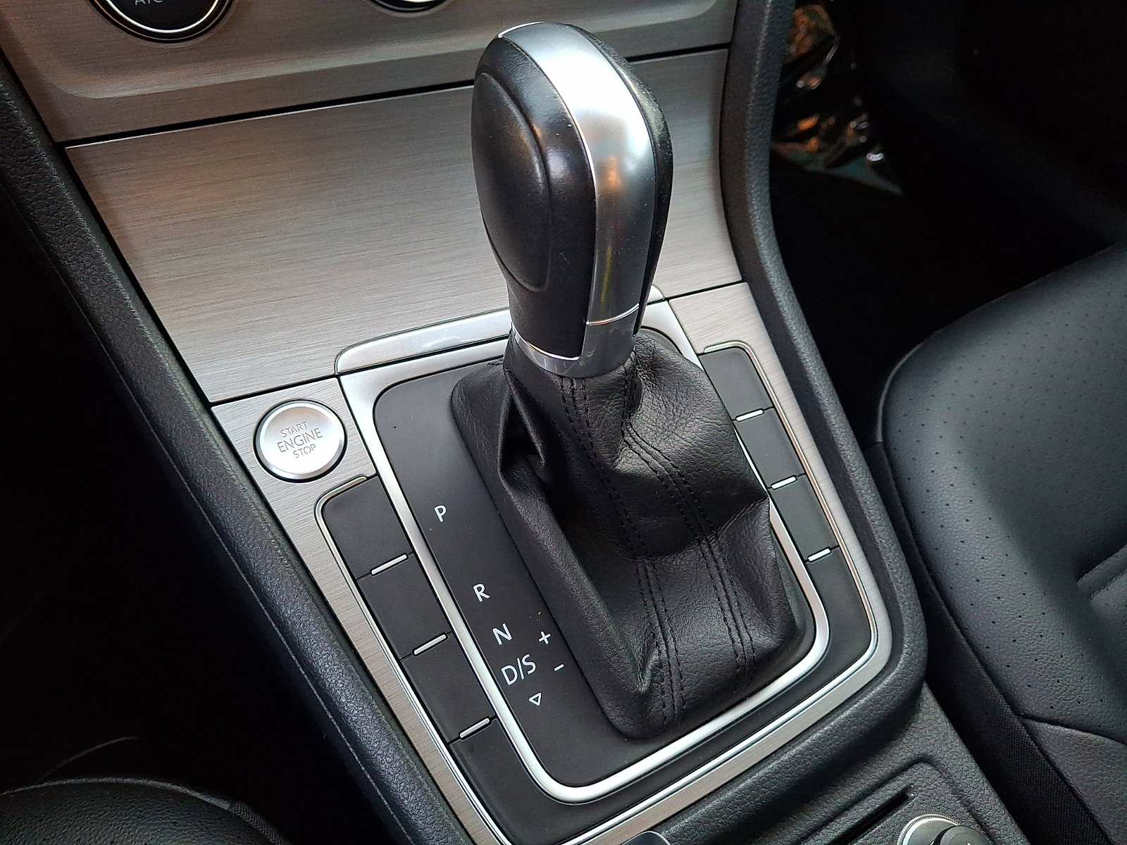 Used 2016 Volkswagen Golf SE image 15