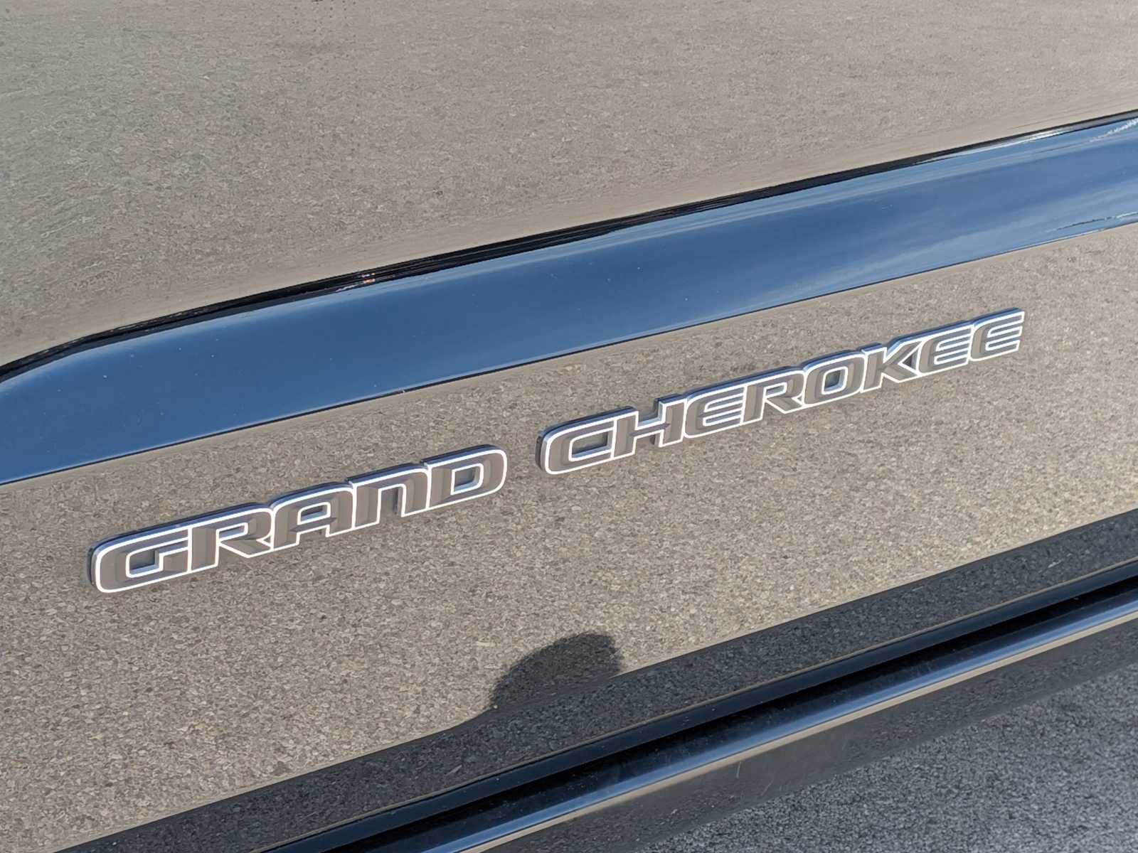 Used 2019 Jeep Grand Cherokee Overland AWD/4WD image 11