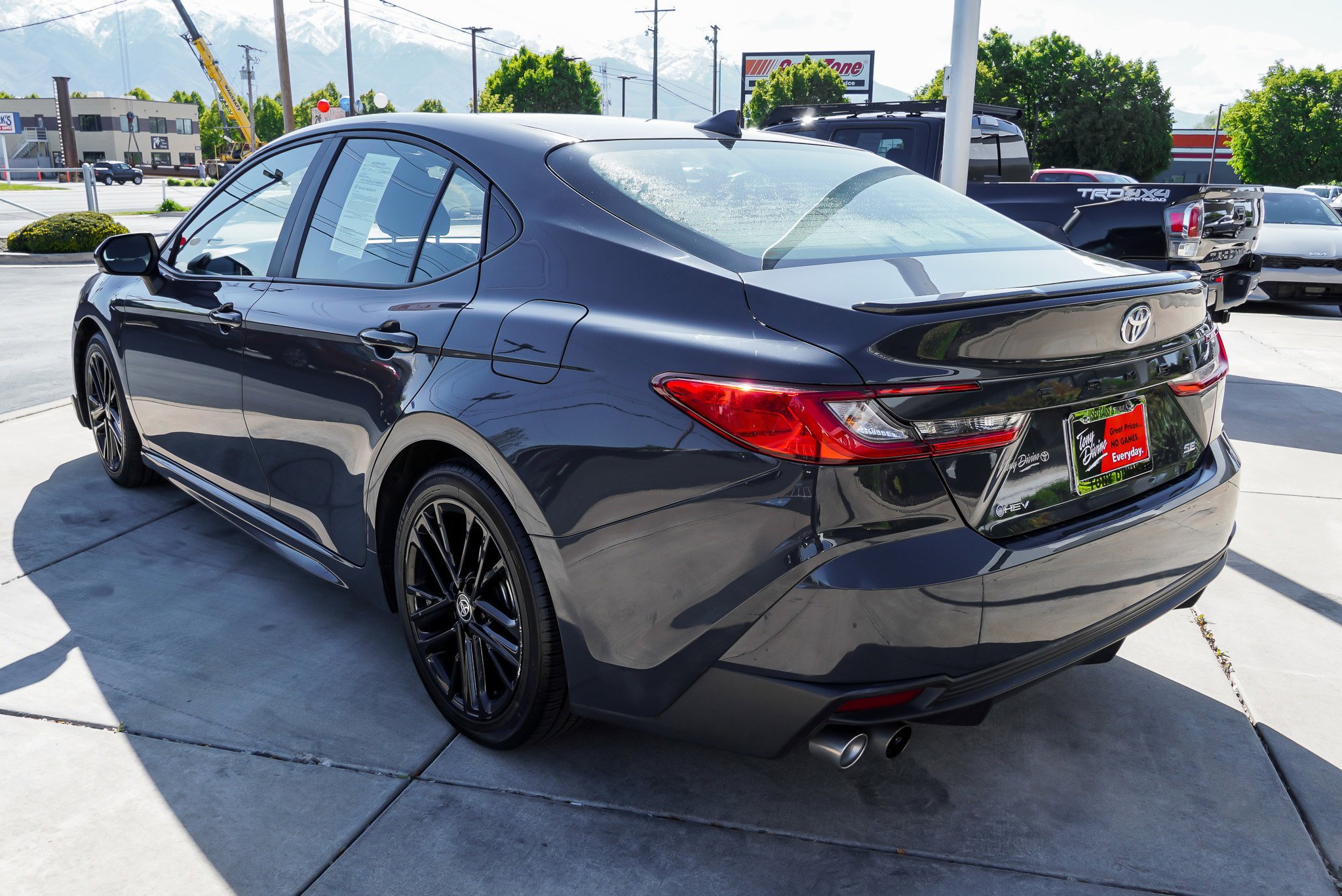Used 2025 Toyota Camry SE FWD image 6