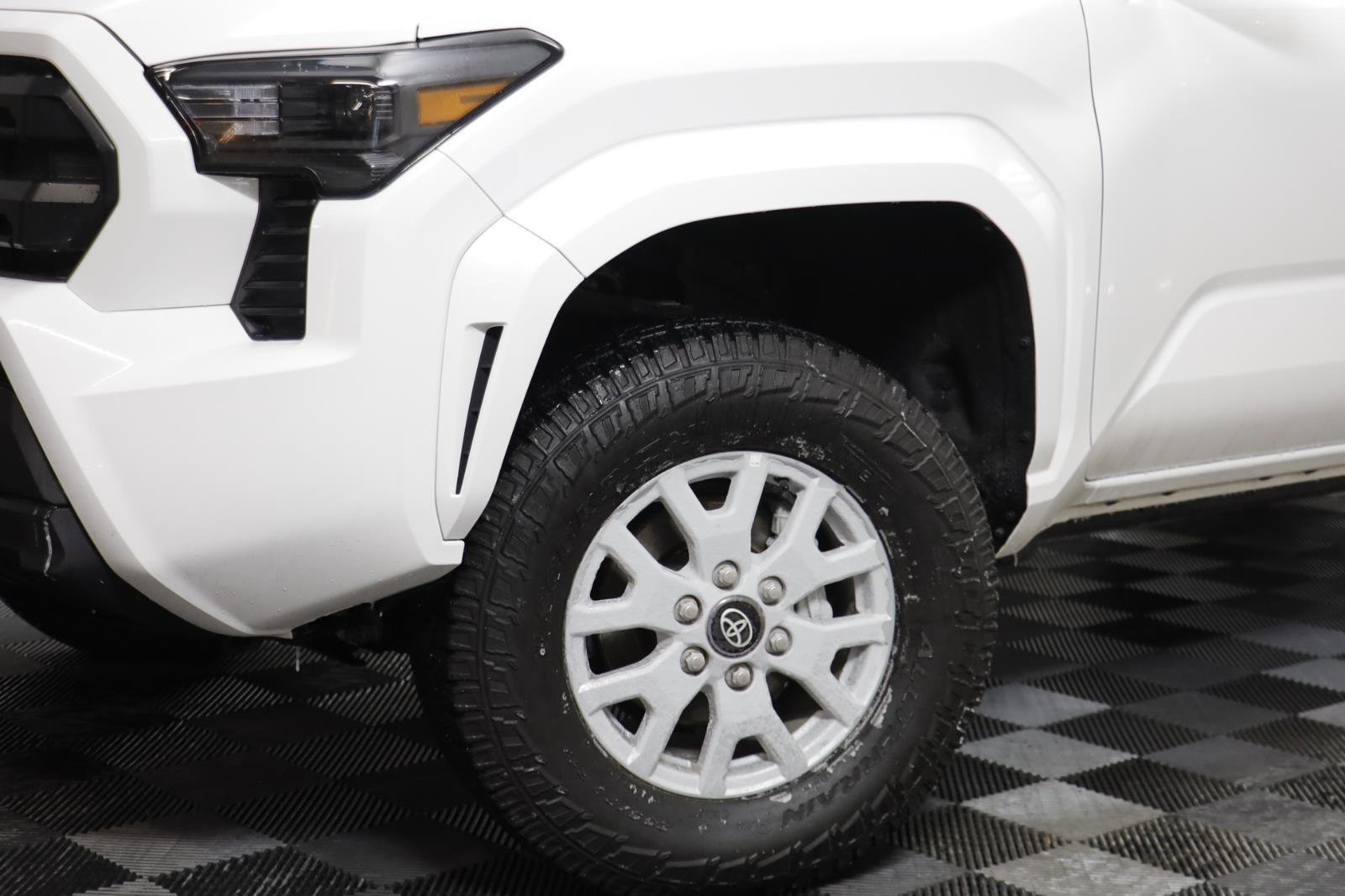 Used 2025 Toyota Tacoma SR image 3