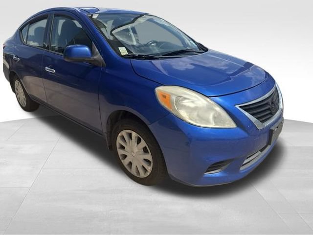 Used 2014 Nissan Versa SV FWD image 4