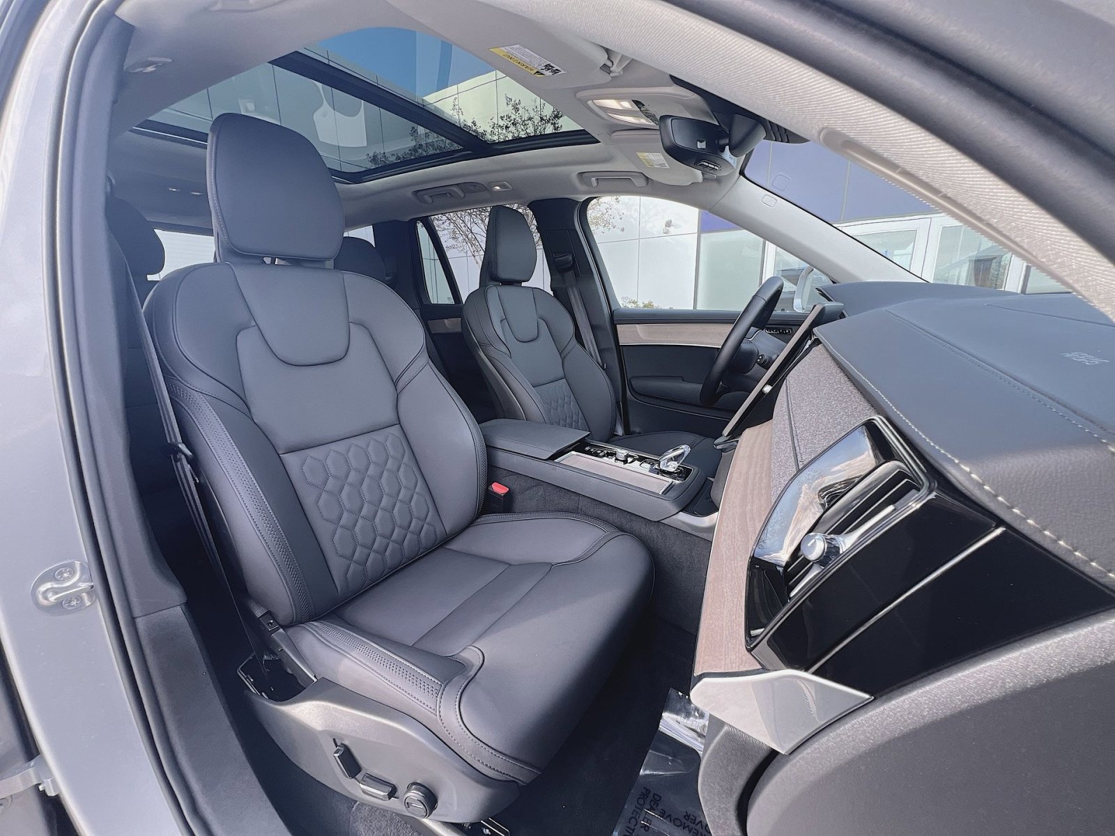 Certified 2025 Volvo XC90 B6 Plus AWD/4WD image 36