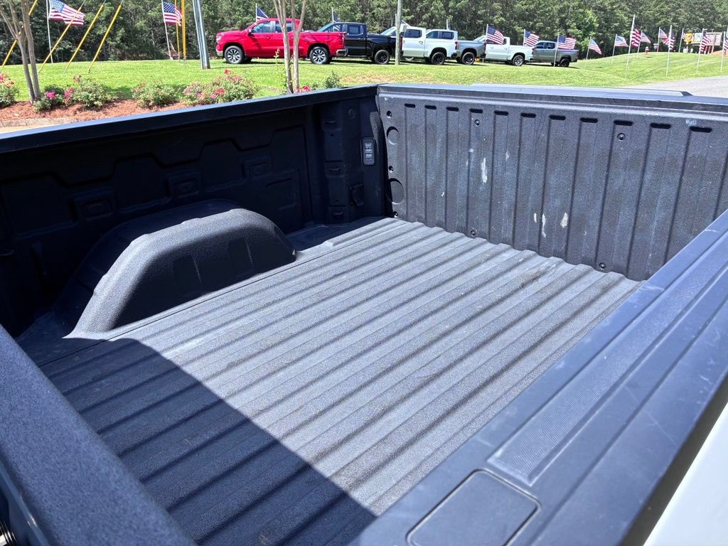 Used 2025 Chevrolet Silverado 1500 LT AWD/4WD image 9