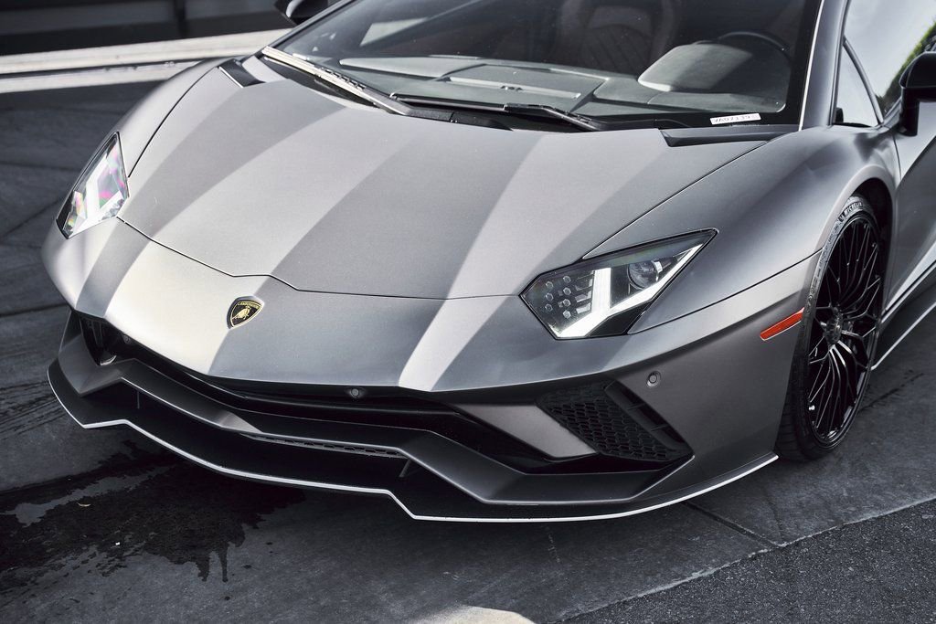 Used 2018 Lamborghini Aventador S image 13
