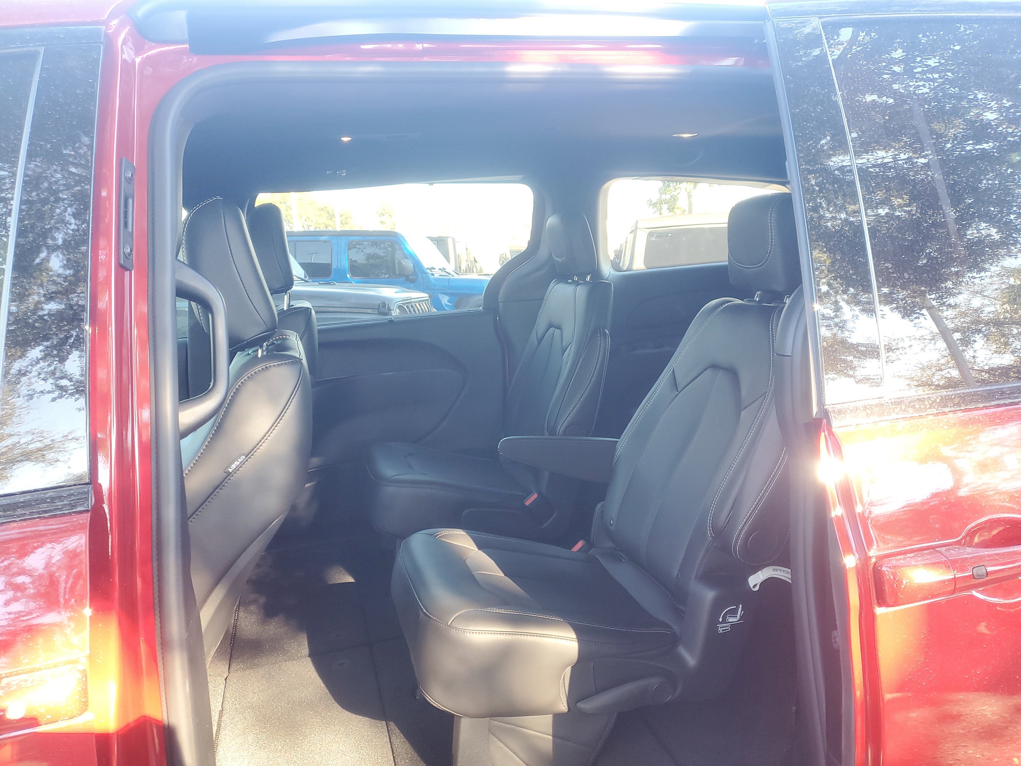 New 2026 Chrysler Pacifica Select image 6