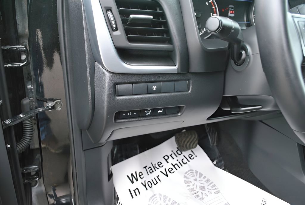 Used 2025 Nissan Rogue SV AWD/4WD image 18