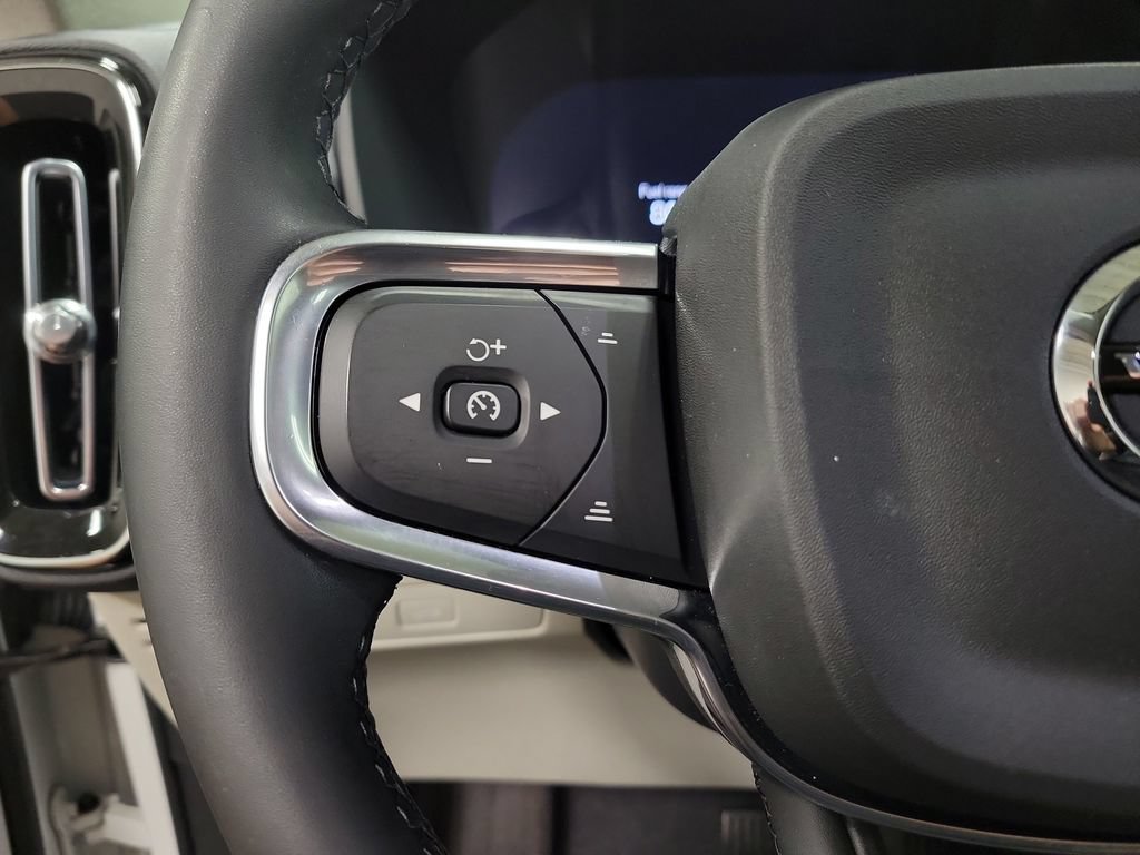 Used 2024 Volvo XC40 B5 Plus AWD/4WD image 23