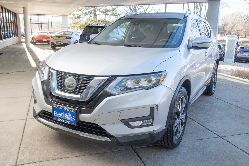Used 2018 Nissan Rogue SL w/ Premium Package image 3