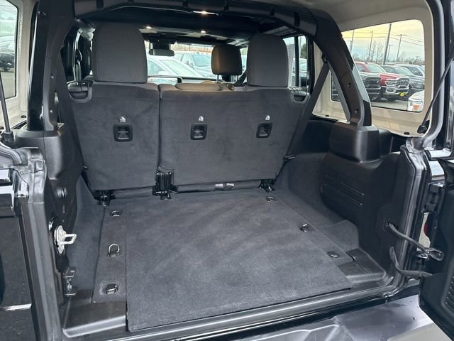 Used 2024 Jeep Wrangler Sahara image 19