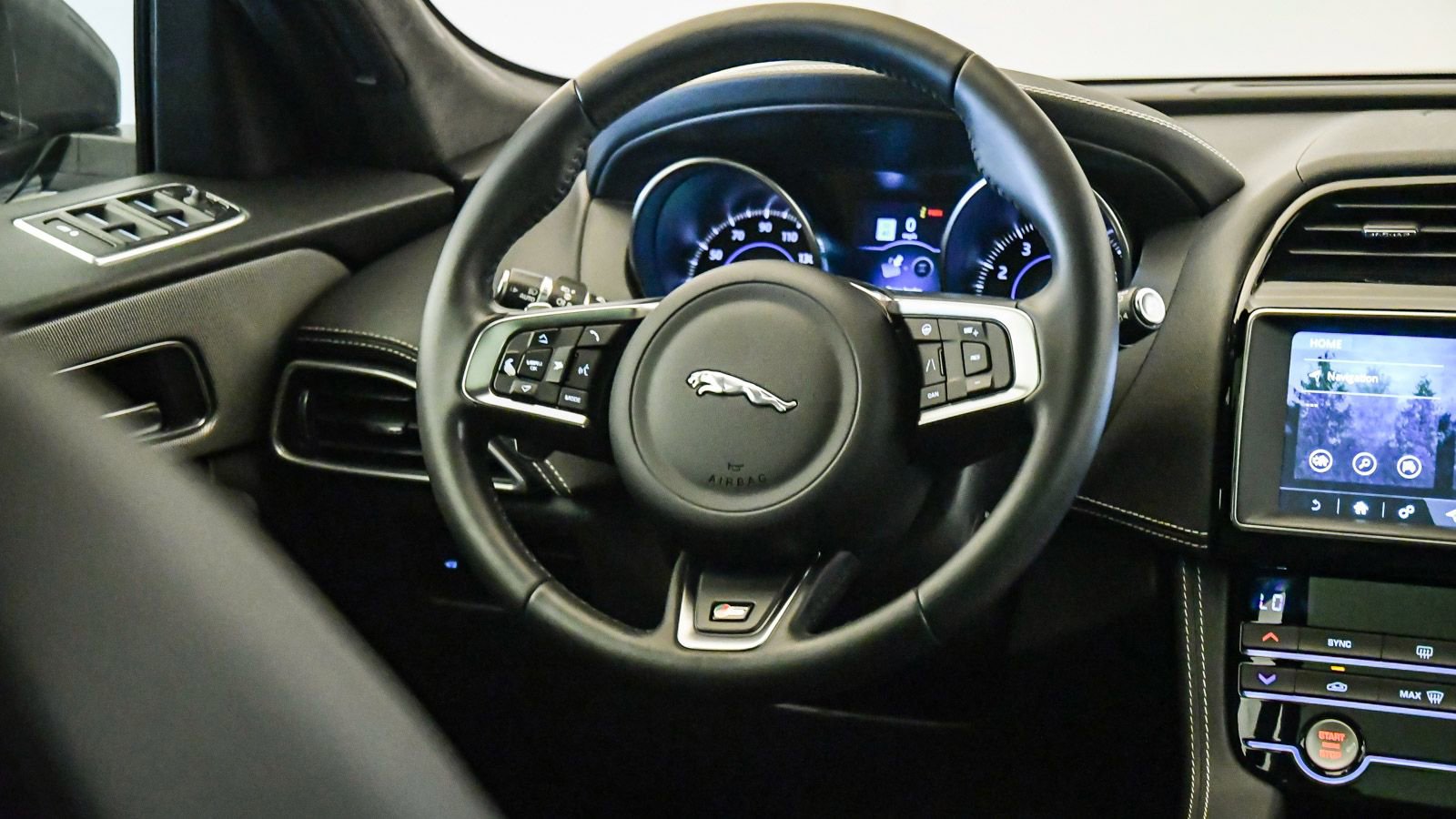 Used 2019 Jaguar F-PACE S image 14