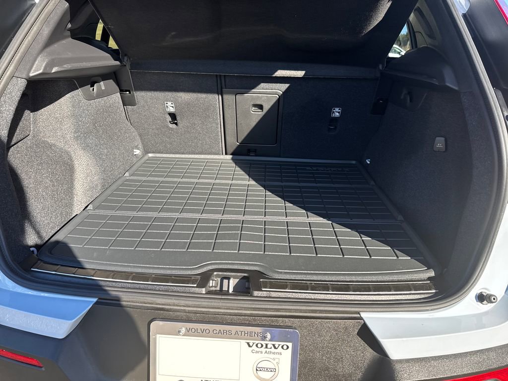 Certified 2025 Volvo XC40 B5 Ultra w/ Protection Package image 27