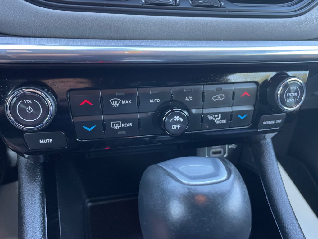 Certified 2023 Jeep Compass Limited w/ Sun and Sound Group AWD/4WD image 28
