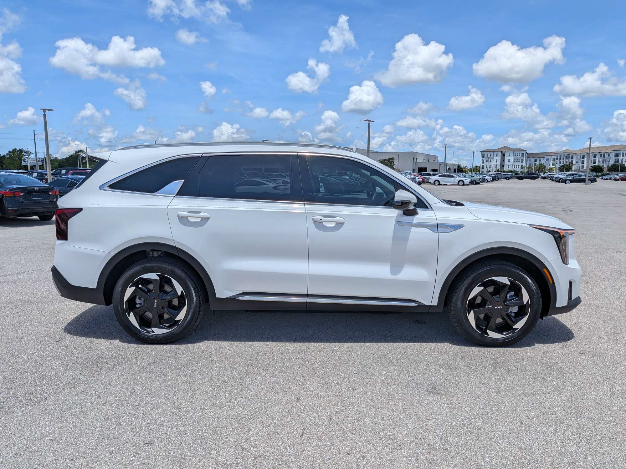 Certified 2025 Kia Sorento EX AWD/4WD image 4