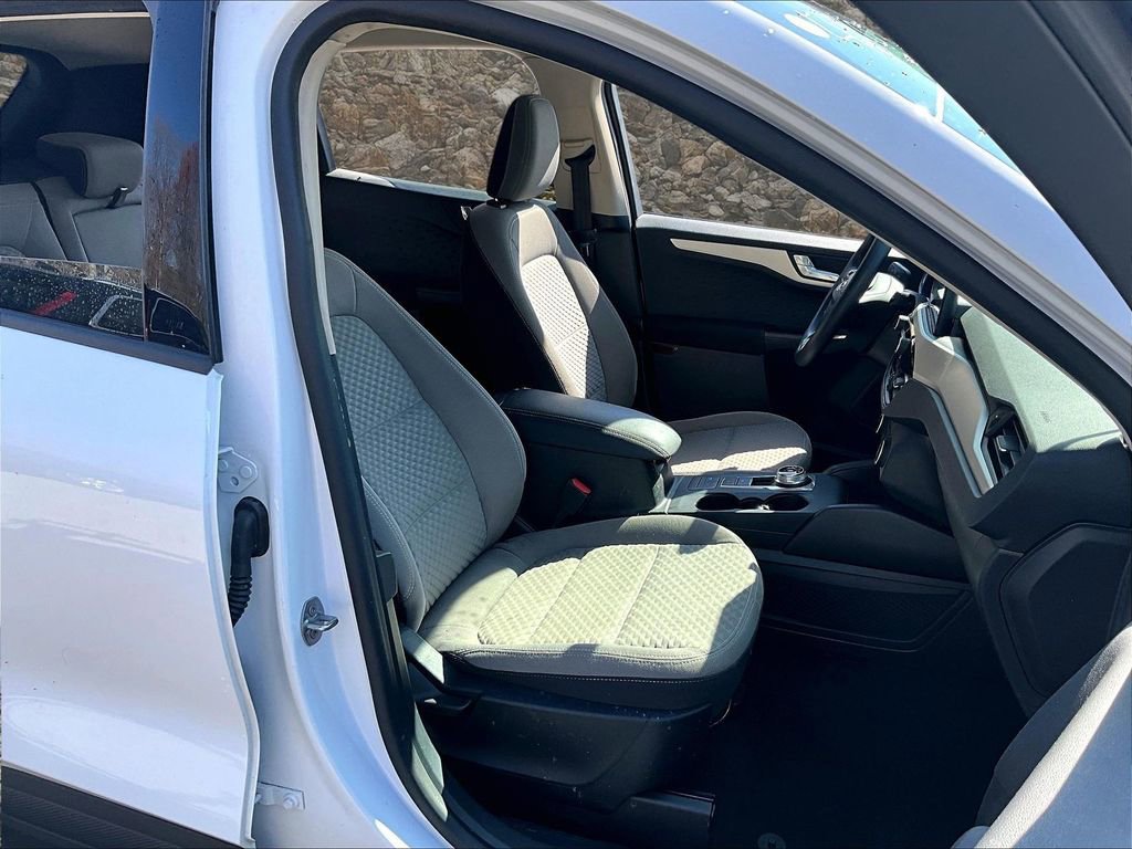Used 2020 Ford Escape SE image 6