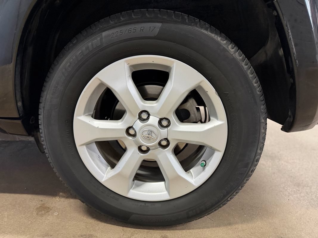 Used 2011 Toyota RAV4 Limited w/ Limited Extra Value Pkg FWD image 27