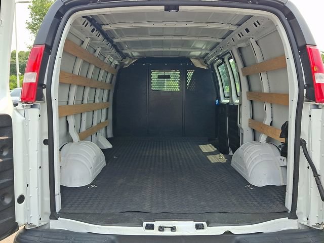 Used 2025 Chevrolet Express 2500 w/ Driver Convenience Package RWD image 31