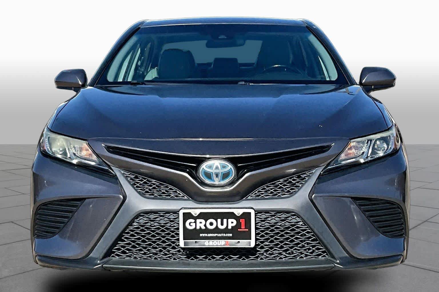 Used 2019 Toyota Camry SE FWD image 4
