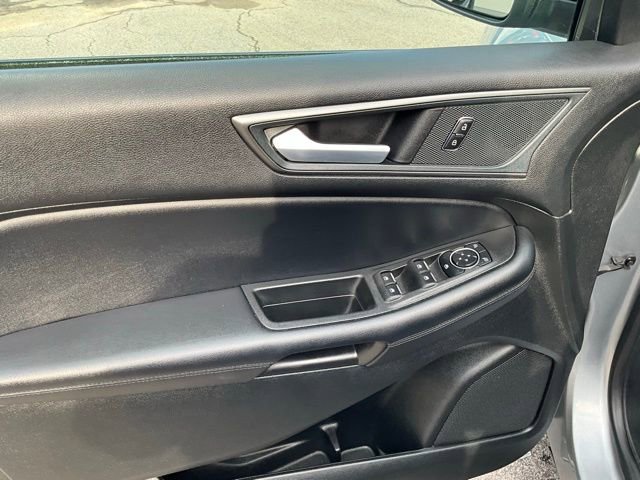 Used 2024 Ford Edge SE w/ Black Appearance Package image 16