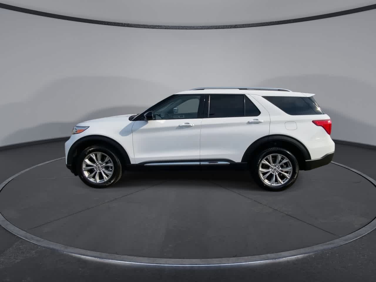 Used 2023 Ford Explorer Limited AWD/4WD image 5