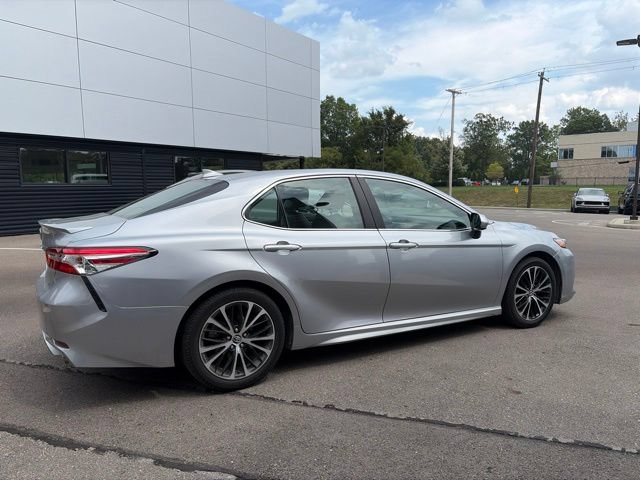 Used 2020 Toyota Camry SE FWD image 3