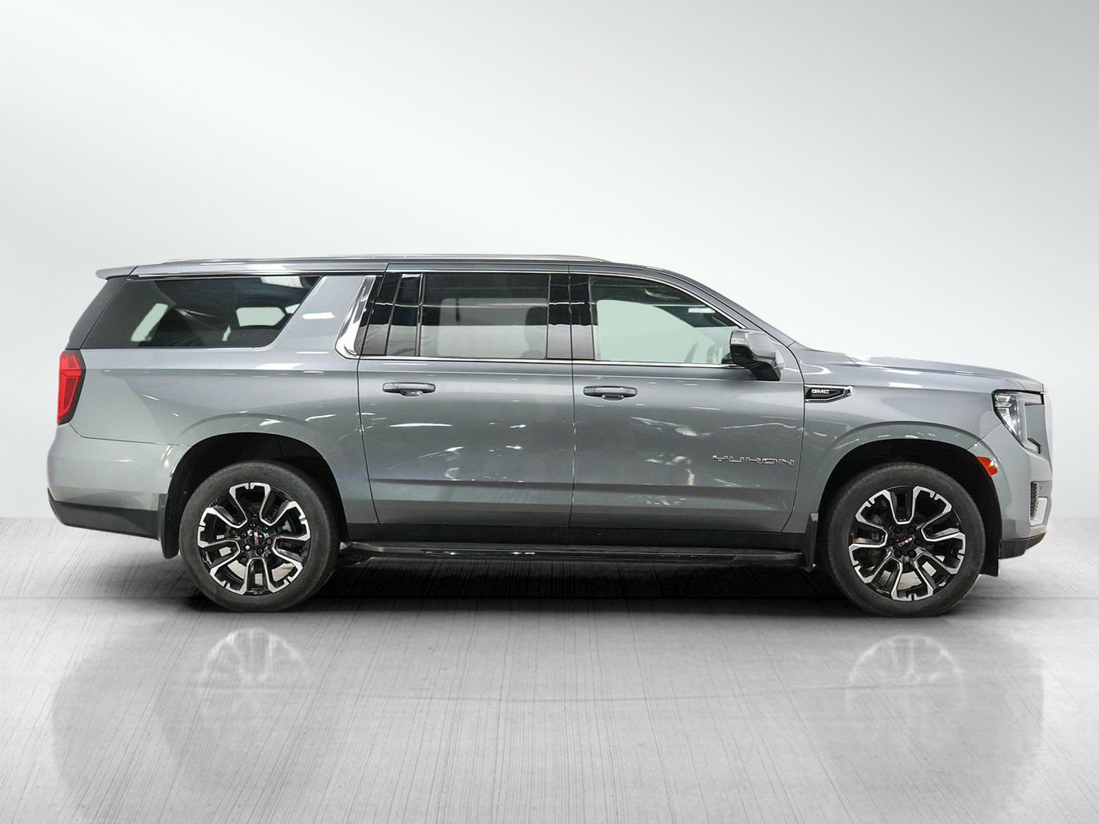Used 2022 GMC Yukon XL SLE AWD/4WD image 6