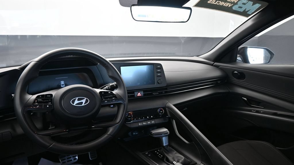 Certified 2025 Hyundai Elantra Sport FWD image 25