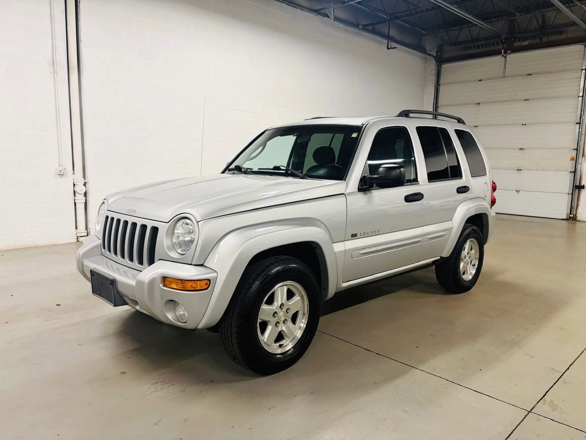 Used 2002 Jeep Liberty Limited AWD/4WD image 2